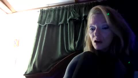 lilbit4u online show from December 16, 4:02 am