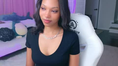 evie online show from April 15, 2:04 am