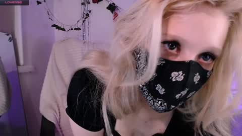 Snapshot of lilgangsta2002 chatting on December 28, 4:52 pm lil gansta online show from December 28, 4:52 pm