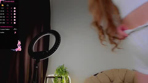 lili__roze_ online show from February 7, 9:15 pm