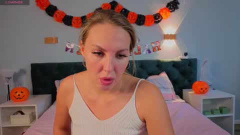 Lili online show from October 27, 7:52 am