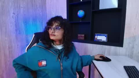 lili_clan online show from October 1, 2:38 pm