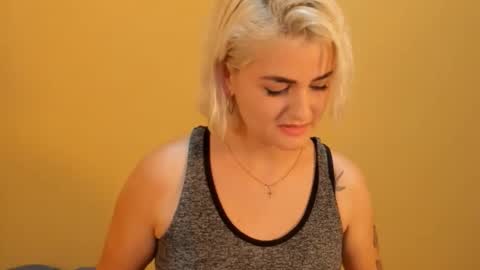 Lili online show from March 4, 11:35 pm