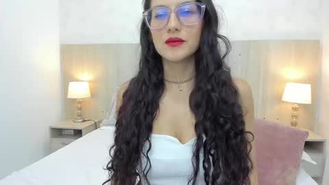 Snapshot of lili_morales chatting on February 14, 2:12 pm Lili Morales online show from February 14, 2:12 pm