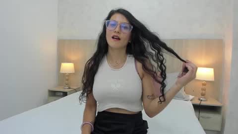 Snapshot of lili_morales chatting on February 10, 3:42 pm Lili Morales online show from February 10, 3:42 pm