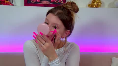 Mia online show from October 28, 6:47 am