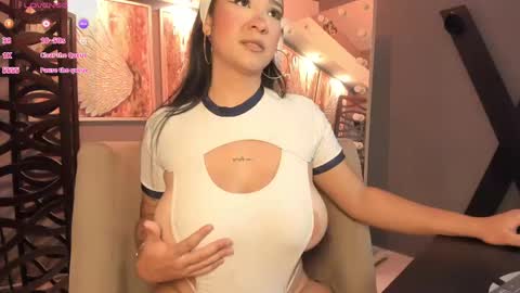 holis soy lily chang no olvides el pulgar arriba es muy importante para mi 3 independent model online show from September 24, 9:21 pm