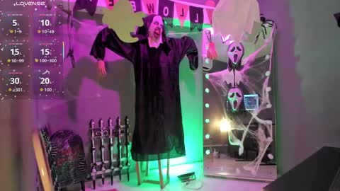 holis soy lily chang no olvides el pulgar arriba es muy importante para mi 3 independent model online show from October 6, 8:15 pm