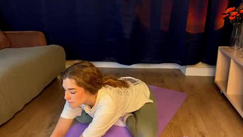 LilianLees online show from November 7, 4:09 pm