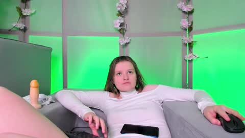 hi guys Im new here Im 18 years oldIve never had sex online show from January 11, 8:43 pm