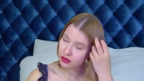 LiliLinn online show from October 13, 6:15 am