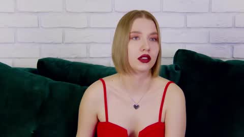 LiliLinn online show from February 10, 9:25 am