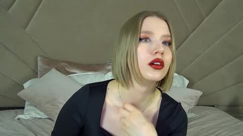 LiliLinn online show from February 11, 8:58 am