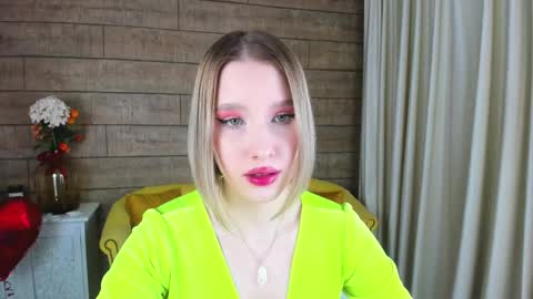 LiliLinn online show from February 19, 9:06 am