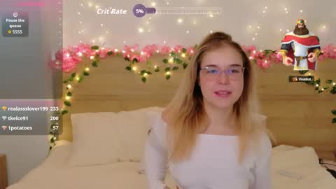 Snapshot of lilith_bonheur chatting on September 18, 4:55 pm Lilith Bonheur online show from September 18, 4:55 pm