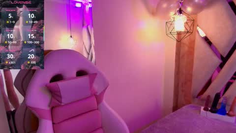Snapshot of lilith_curvy chatting on September 19, 7:28 pm online show from September 19, 7:28 pm