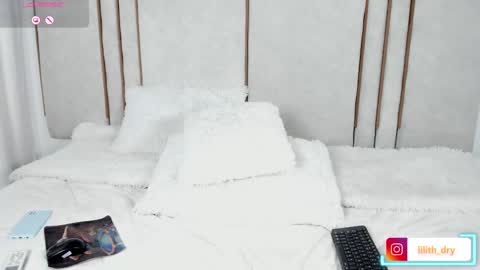 lilith_dry online show from October 2, 4:17 pm