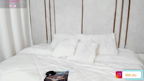 lilith_dry online show from September 30, 1:32 pm