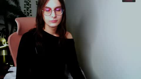 lilithiscute online show from October 18, 1:59 pm