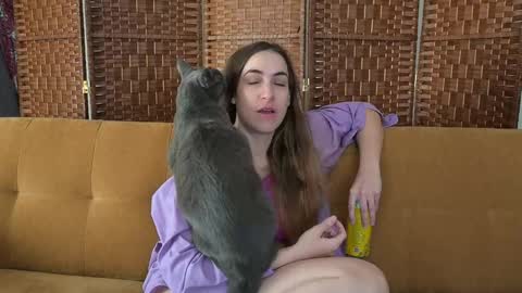 L online show from February 20, 5:26 pm