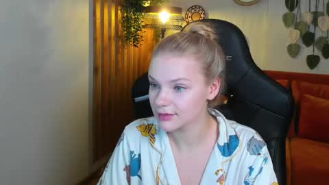 lilitrosen online show from October 21, 7:28 pm