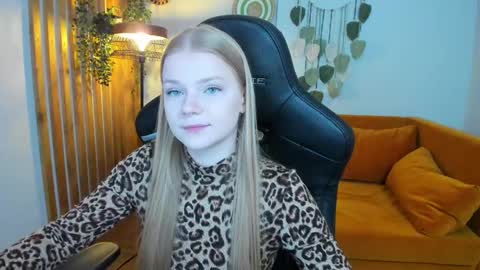 lilitrosen online show from September 18, 6:34 pm