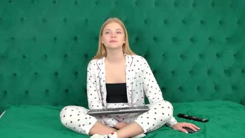 lilitrosen online show from September 22, 6:01 pm