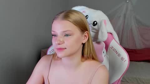 lilitrosen online show from September 23, 6:03 pm