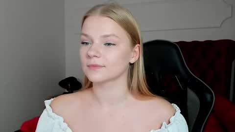 lilitrosen online show from September 16, 6:11 pm