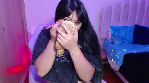 Snapshot of lilixlove_ chatting on October 29, 3:52 am lily online show from October 29, 3:52 am