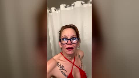 lillhotty7569 online show from April 13, 5:22 am