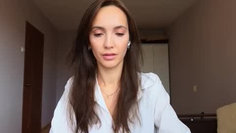 Lillian online show from October 24, 6:47 am