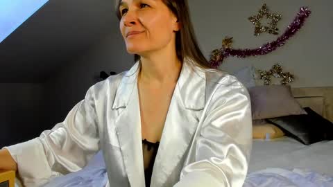 Snapshot of lillian_white1 chatting on January 24, 8:13 am lillian_white1 online show from January 24, 8:13 am