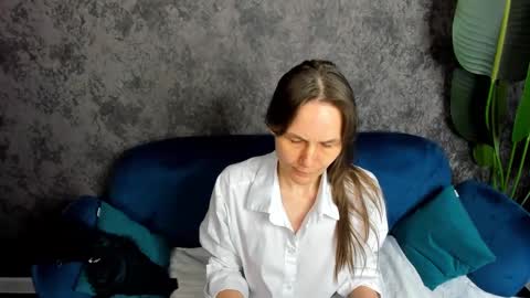 Snapshot of lillian_white1 chatting on February 23, 1:32 pm lillian_white1 online show from February 23, 1:32 pm