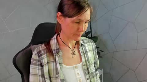 lillian_white1 online show from May 8, 9:04 am