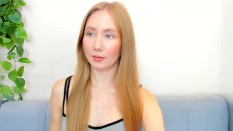 Snapshot of lillianix chatting on September 20, 5:43 am Lili online show from September 20, 5:43 am