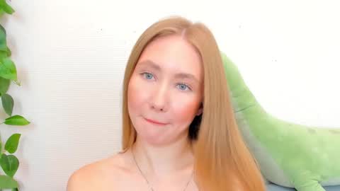 Snapshot of lillianix chatting on September 14, 2:36 am Lili online show from September 14, 2:36 am