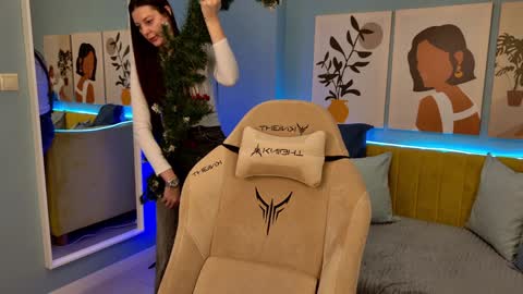 lillibright online show from December 17, 2:44 pm