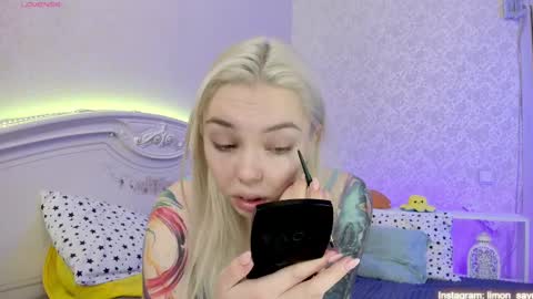 Snapshot of lillimooore chatting on February 25, 11:48 pm LilliMoore online show from February 25, 11:48 pm