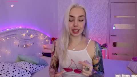 Snapshot of lillimooore chatting on September 17, 2:15 am LilliMoore online show from September 17, 2:15 am