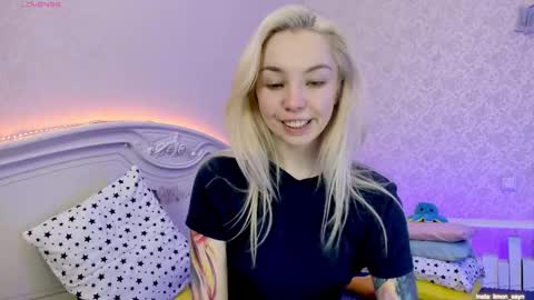 Snapshot of lillimooore chatting on January 23, 11:58 pm LilliMoore online show from January 23, 11:58 pm