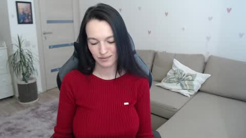 lilliyves online show from May 5, 10:32 am