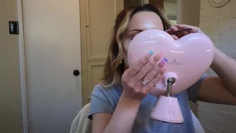 lilly_adams88 online show from April 7, 10:23 pm