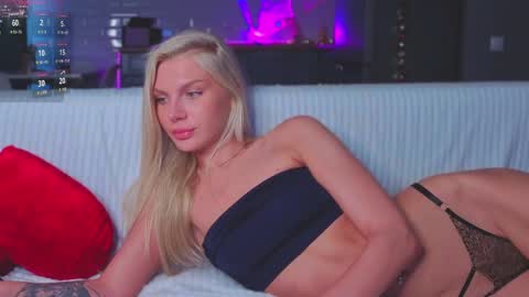 lilly_lux online show from May 13, 1:54 pm