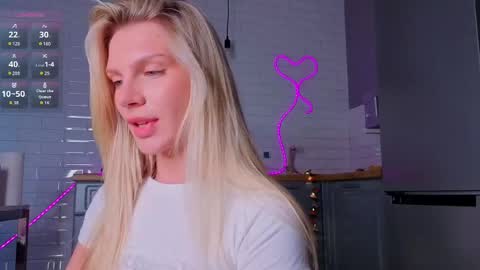 lilly_lux online show from April 24, 2:41 pm