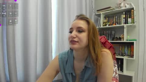 Snapshot of lillyfan_x chatting on February 21, 3:34 am LillyFan X online show from February 21, 3:34 am