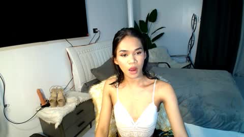 lillyholland online show from February 20, 12:47 pm