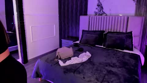 Lilly Ortiz online show from September 10, 12:06 pm