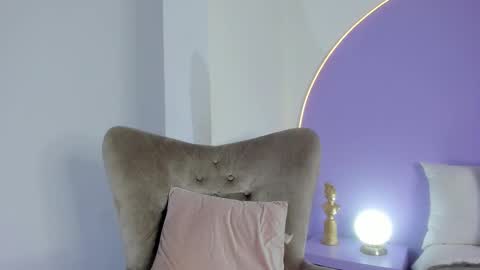 Snapshot of lilou_albrecht chatting on February 25, 2:48 pm Lilou online show from February 25, 2:48 pm