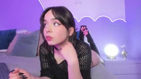 Snapshot of lilou_albrecht chatting on February 18, 5:53 pm Lilou online show from February 18, 5:53 pm